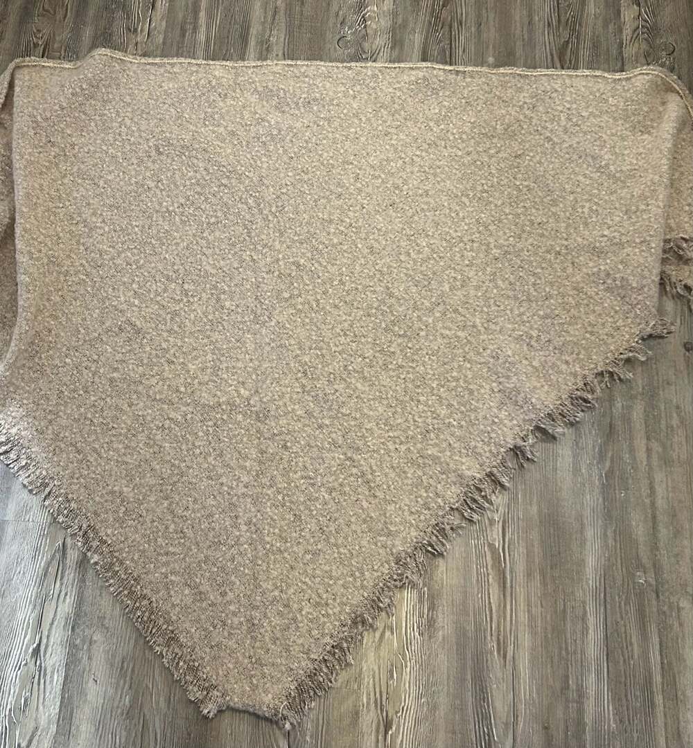 Justin & Taylor Beige Boucle Knit Fringed Wrap Shawl Poncho - Picture 5 of 5